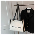 Bolso tote minimalista en blanco y negro con texto sweet life y asas finas - Blanco y Negro