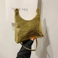 Schicke goldene Hobo-Tasche mit Krokodil-Prägung und metallischem Finish - Gold