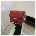 Bolso bandolera acolchado rojo oscuro con cadena plateada y cierre giratorio - Rojo