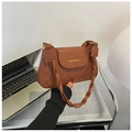 Borsa a tracolla marrone con rilievo a scacchiera e tracolla intrecciata - Marrone Scuro