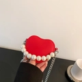Mini bolso moderno rojo con forma de corazón, asa de perlas y cadena plateada - Rojo