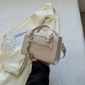 Petit sac bandoulière crème texture crocodile avec poignées et détails zippés argent - Blanc Cassé