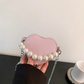 Chic bolso bandolera rosa claro en forma de corazón con asa de perlas y cadena plateada - Rosa