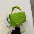Sac bandoulière vert vif matelassé avec coutures triangles et poignée froncée - Vert Kiwi