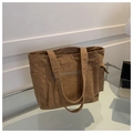 Bolso tote de pana color caqui con bolsillo de cremallera y compartimentos laterales - Marrón