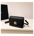 Sac à bandoulière rétro noir à texture litchi avec boucle carrée dorée élégante - Noir