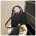 Sac à main classique en cuir noir à motif crocodile avec garniture dorée élégante - Noir