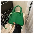 Petit sac carré vert émeraude à texture crocodile avec détails dorés et bandoulière - Vert
