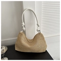 Detalle de bolso de hombro de paja beige con asas blancas anudadas y herrajes plateados - Blanco