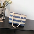 Blauw-wit gestreepte geweven draagtas met katoenen touwhandvatten voor de zomer - Blauw