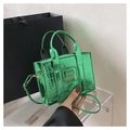 Petit sac à main vert brillant à motif crocodile avec bandoulière réglable et poignées - Vert