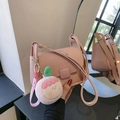 Sac bandoulière rose en cuir PU avec pendentif en peluche et bandoulière réglable - Style Avec Pendentif / Rose