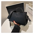 Bolso tote de cuero acolchado negro con patrón en V y correa de hombro ajustable extraíble - Negro