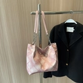 Schicke rosa Stepp-Shopper mit silberner Kette und Rautenmuster in sanftem Farbverlauf - Rosa