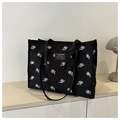 Große schwarze Canvas-Einkaufstasche mit weißer Blumenstickerei und Fashion-Label - Schwarz