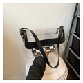 Bolso bandolera cuadrado de PVC transparente con borde negro y neceser de cuadros - Negro