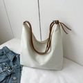 Sac fourre-tout en nylon blanc avec bandoulière en cuir marron et boucle en métal - Blanc