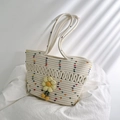 Beigefarbene Baumwoll-Stofftasche mit bunten Bommeln und großem gelben Sonnenblumenmotiv - 3D Gelbe Sonnenblume / Stil 1 Off-white Bunte Punkte