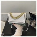 Bolso de mano elegante en beige y verde con cadena dorada y correa de hombro - Verde