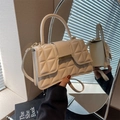 Borsa a tracolla in pelle trapuntata bianca con manico e dettagli dorati stile minimalista - Bianco Sporco