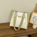 Grand sac cabas à la mode avec design bicolore vert et beige et bandoulière chaîne - Vert