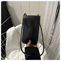 Dettaglio di una mini borsa a tracolla in pelle nera per cellulare dal design rettangolare - Nero