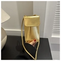 Piccola borsa porta cellulare dorata lucida con patta e sottile tracolla metallica - Oro