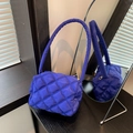 Borsa sottoascellare imbottita in nylon blu Klein con trama a motivi a rombi - Blu