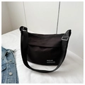 Borsa a tracolla in tessuto oxford nero con tracolla regolabile e forma a mezzaluna - Nero