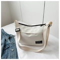 Borsa a tracolla sportiva minimalista in tessuto Oxford bianco sporco con tracolla larga - Bianco