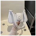 Dettaglio borsa hobo bianca in pelle PU con fibbia rotonda e doppie tracolle sottili - Bianco