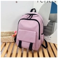 Mochila de viaje minimalista color púrpura claro con correas negras ajustables en banco - Morado
