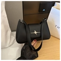 Bolso sobaco minimalista negro mate con hebilla estrella plateada y cuero sintético - Negro