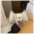 Bolso sobaco plateado mate elegante con acabado metálico y hebilla de estrella plata - Blanco