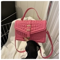 Detailed view of the rose red crocodile embossed leather handbag with gold metal clasp - Rose Pink