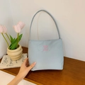 Hellblaue Nylon-Handtasche mit rosa Stickerei und schmalem Griff für Damen - Blau