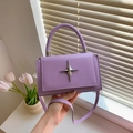 Borsa a tracolla viola chic in pelle martellata con fibbia a stella argentata - Viola