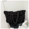 Bolso tote negro grande con textura de burbujas, asas dobles y cremallera para uso diario - Negro