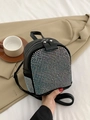 Mini zaino in pelle PU nera con strass iridescenti e comodo manico superiore - Colorato