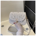 Borsa a tracolla in paglia bianca con ricami floreali e fibbia a ferro di cavallo oro - Bianco Sporco