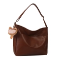 Bolso tote minimalista de cuero sintético marrón oscuro con bolsillo y colgante de oso - Con Colgante de Felpa / Marrón