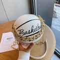 Borsa a mano bianca a forma di basket in pelle opaca con catena dorata a maglie - Bianco