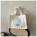 Bolso tote acolchado blanco minimalista con diseño vertical y una etiqueta gris - Blanco