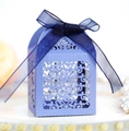 Boîte à bonbons élégante découpée au laser en violet clair avec ruban en organza bleu - Bleu Saphir
