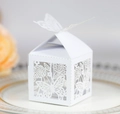 Laserschnitt Hochzeitsbox in Weiß mit 3D-Schmetterling und floralem Hohlmuster-Design - Weiß