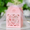 Scatola per caramelle rosa intagliata al laser con nastro bianco per bomboniere di nozze - Rosa
