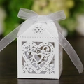 Scatola di caramelle bianca intagliata al laser con cuore e nastro argento per matrimonio - Bianco