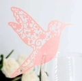 Cartes de verre colibri rose découpées au laser avec motifs floraux pour mariages - Rose