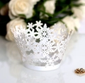 Detalle de envoltorio para cupcake blanco cortado con láser y motivos de copos de nieve - 5cm / Blanco