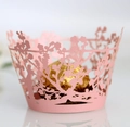Caissette à cupcake découpée au laser avec motif floral rose et arbres sur fond blanc pur - Rose / 5cm